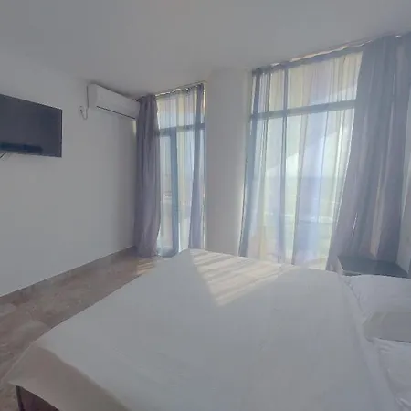 Курортный комплекс La Perla Bianca 3*